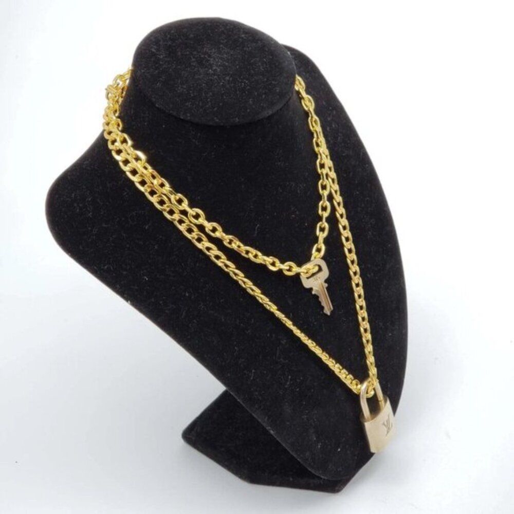 Gold-Plated Necklace with Authentic Louis Vuitton Padlock - Picture 3 of 11